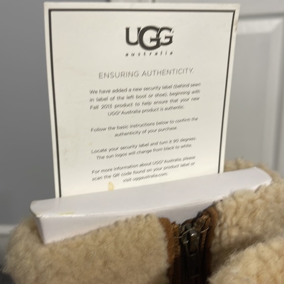 Women’s UGGS - Picture 10 of 11